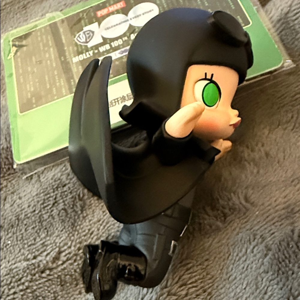 2 SECRETS in one !! Molly WB 100th Anniversary “Matrix” Figure and SSR Card. - Picture 2 of 10